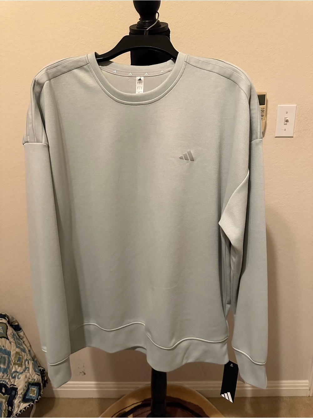 adidas Men's/Women Pale Gray Crewneck Sweatshirt. Size Large. NWT